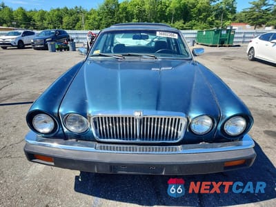 Piąte zdjęcie samochodu w środku: 1985 JAGUAR XJ6 VIN:SAJAV1347FC411771 - miniatura