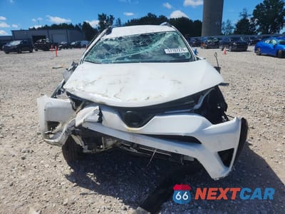 Piąte zdjęcie samochodu w środku: 2016 TOYOTA RAV4 LE VIN:JTMBFREV0GJ083854 - miniatura