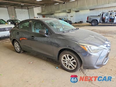 Czwarte zdjęcie samochodu z boku: 2018 TOYOTA YARIS IA BASE VIN:3MYDLBYV3JY326548 - miniatura
