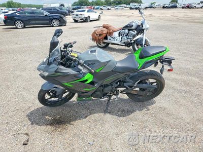 Trzecie zdjęcie samochodu z tyłu: 2019 KAWASAKI EX400 VIN:JKAEXKG1XKDA23208 - miniatura