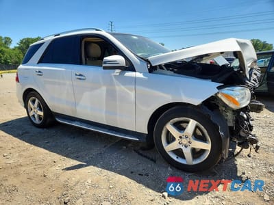 Czwarte zdjęcie samochodu z boku: 2015 MERCEDES-BENZ ML 350 4MATIC VIN:4JGDA5HBXFA551164 - miniatura