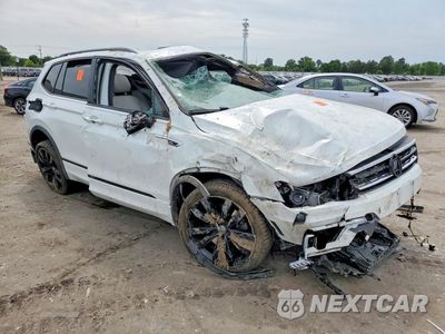 Czwarte zdjęcie samochodu z boku: 2020 VOLKSWAGEN TIGUAN SE VIN:3VV2B7AX7LM164047 - miniatura