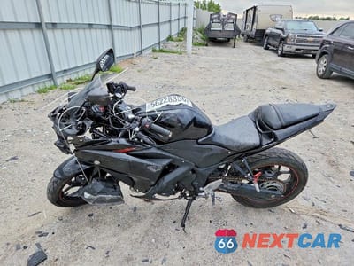 Trzecie zdjęcie samochodu z tyłu: 2015 YAMAHA YZFR3 VIN:MH3RH06Y1FK009138 - miniatura