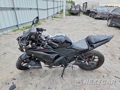 Trzecie zdjęcie samochodu z tyłu: 2015 YAMAHA YZFR3 VIN:MH3RH06Y1FK009138 - miniatura