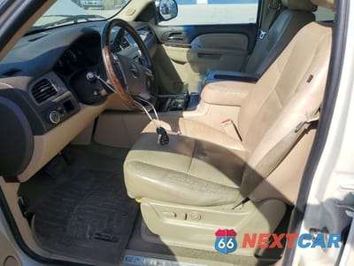 Zdjęcie 7 z 12 samochodu: 2011 GMC YUKON XL DENALI VIN:1GKS2MEF5BR128339 - miniatura