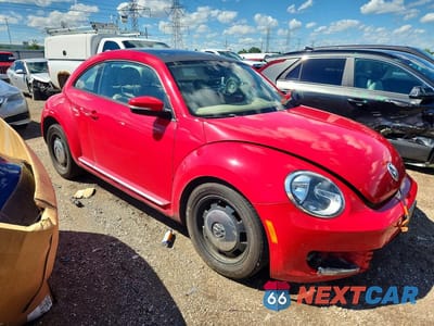 Czwarte zdjęcie samochodu z boku: 2013 VOLKSWAGEN BEETLE VIN:3VWJX7AT3DM681675 - miniatura