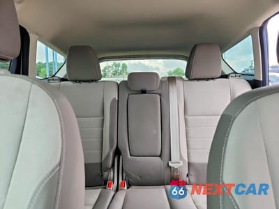Zdjęcie 10 z 13 samochodu: 2016 FORD ESCAPE SE VIN:1FMCU9GX5GUB70572 - miniatura