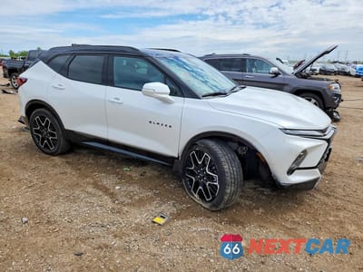 Czwarte zdjęcie samochodu z boku: 2023 CHEVROLET BLAZER RS VIN:3GNKBKRS4PS109851 - miniatura