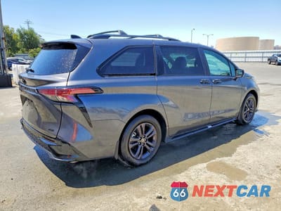 Trzecie zdjęcie samochodu z tyłu: 2025 TOYOTA SIENNA XSE VIN:5TDDSKFC0SS178872 - miniatura