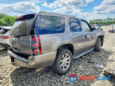 Trzecie zdjęcie samochodu z tyłu: 2014 GMC YUKON DENALI VIN:1GKS2EEFXER202767 - miniatura