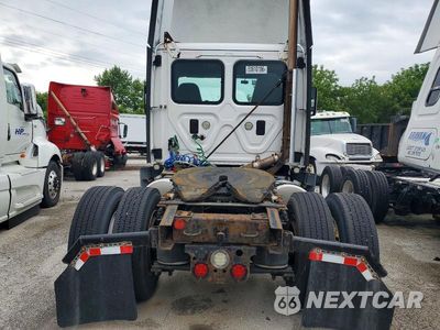 Zdjęcie 6 z 10 samochodu: 2016 FREIGHTLINER CASCADIA 125 SEMI TRUCK VIN:1FUBGEDV1GLHC5761 - miniatura