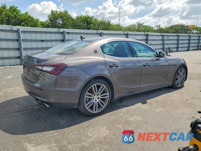 Trzecie zdjęcie samochodu z tyłu: 2014 MASERATI GHIBLI S VIN:ZAM57RTAXE1125207 - miniatura