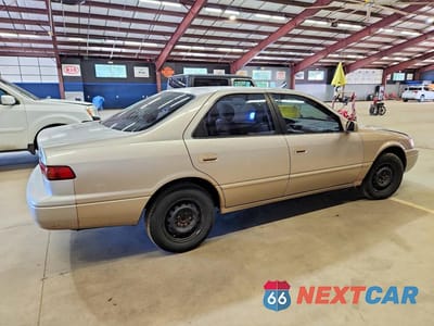 Trzecie zdjęcie samochodu z tyłu: 1999 TOYOTA CAMRY CE VIN:4T1BG22K2XU511335 - miniatura