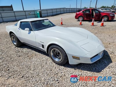 Czwarte zdjęcie samochodu z boku: 1982 CHEVROLET CORVETTE VIN:1G1AY8781C5118677 - miniatura