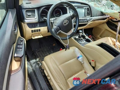 Zdjęcie 8 z 13 samochodu: 2016 TOYOTA HIGHLANDER XLE VIN:5TDJKRFH2GS500281 - miniatura