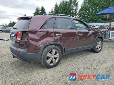 Trzecie zdjęcie samochodu z tyłu: 2013 KIA SORENTO EX VIN:5XYKUDA2XDG346612 - miniatura