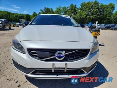 Piąte zdjęcie samochodu w środku: 2017 VOLVO V60 CROSS COUNTRY PREMIER VIN:YV440MWK2H1039743 - miniatura