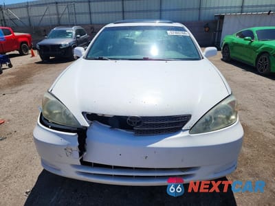 Piąte zdjęcie samochodu w środku: 2002 TOYOTA CAMRY XLE VIN:4T1BE32KX2U048882 - miniatura
