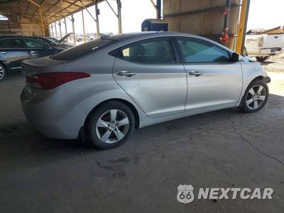 Trzecie zdjęcie samochodu z tyłu: 2013 HYUNDAI ELANTRA GLS VIN:KMHDH4AE9DU527816 - miniatura