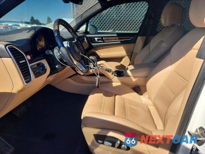 Zdjęcie 7 z 13 samochodu: 2019 PORSCHE CAYENNE VIN:WP1AA2AY6KDA10818 - miniatura