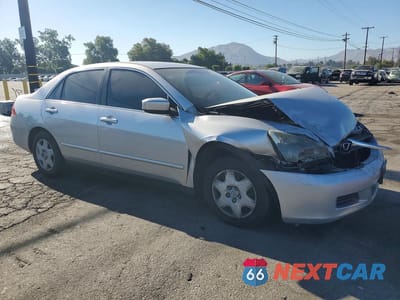 Czwarte zdjęcie samochodu z boku: 2007 HONDA ACCORD LX VIN:JHMCM564X7C004718 - miniatura