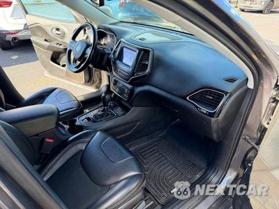 Piąte zdjęcie samochodu w środku: 2019 JEEP CHEROKEE LATITUDE PLUS VIN:1C4PJMLN3KD489614 - miniatura