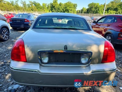 Zdjęcie 6 z 12 samochodu: 2006 LINCOLN TOWN CAR SIGNATURE LIMITED VIN:1LNHM82W36Y620578 - miniatura