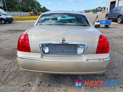 Zdjęcie 6 z 12 samochodu: 2011 LINCOLN TOWN CAR SIGNATURE LIMITED VIN:2LNBL8CVXBX761026 - miniatura