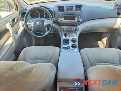 Zdjęcie 8 z 13 samochodu: 2012 TOYOTA HIGHLANDER BASE VIN:5TDBK3EH3CS170079 - miniatura