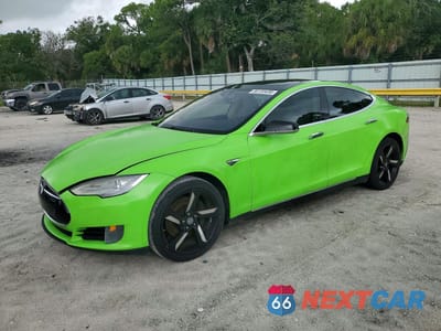 2016 TESLA MODEL S 5YJSA1E20GF126716 - główne zdjęcie licytacji z USA - miniatura