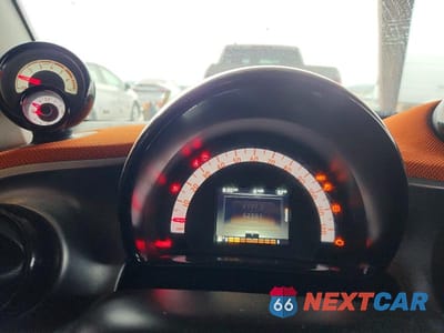 Zdjęcie 9 z 12 samochodu: 2016 SMART FORTWO VIN:WMEFJ5DA3GK078893 - miniatura
