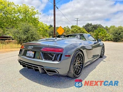 Zdjęcie 13 z 14 samochodu: 2017 AUDI R8 SPYDER VIN:WUAVACFX5H7903940 - miniatura