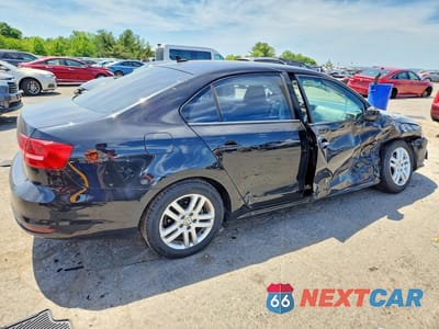 Trzecie zdjęcie samochodu z tyłu: 2015 VOLKSWAGEN JETTA BASE VIN:3VW2K7AJ8FM241360 - miniatura