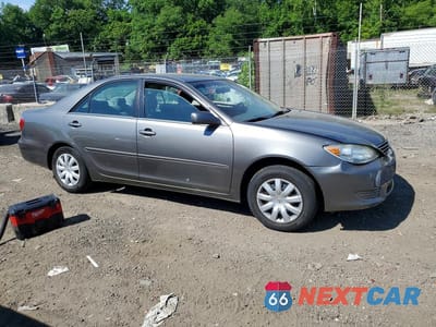 Czwarte zdjęcie samochodu z boku: 2005 TOYOTA CAMRY LE VIN:4T1BE30KX5U964145 - miniatura
