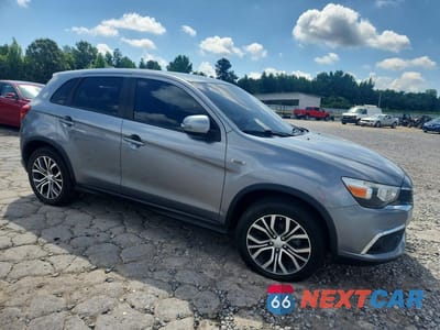 Czwarte zdjęcie samochodu z boku: 2017 MITSUBISHI OUTLANDER SPORT ES VIN:JA4AP3AU1HZ004501 - miniatura