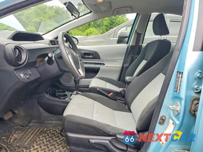 Zdjęcie 7 z 12 samochodu: 2013 TOYOTA PRIUS C THREE VIN:JTDKDTB32D1043986 - miniatura