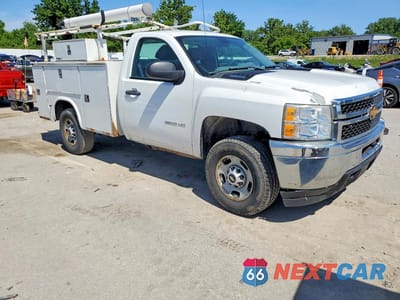 Czwarte zdjęcie samochodu z boku: 2013 CHEVROLET SILVERADO K2500 HEAVY DUTY VIN:1GB0KVCG4DF136848 - miniatura