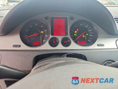Zdjęcie 9 z 12 samochodu: 2009 VOLKSWAGEN PASSAT TURBO VIN:WVWJK73C39P015383 - miniatura