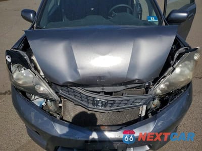 Zdjęcie 11 z 12 samochodu: 2013 HONDA FIT SPORT VIN:JHMGE8H52DC074828 - miniatura
