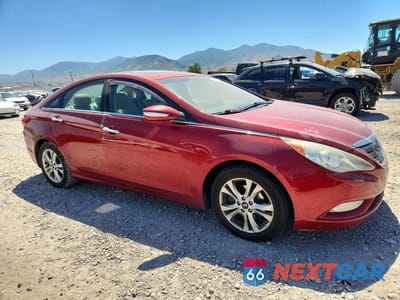 Czwarte zdjęcie samochodu z boku: 2011 HYUNDAI SONATA VIN:5NPEC4AC5BH240809 - miniatura