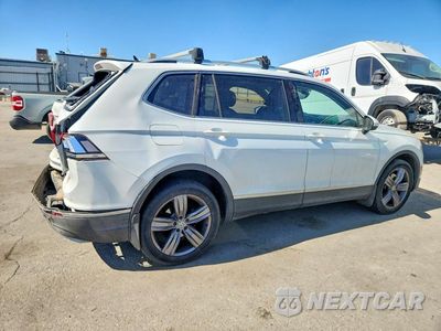 Trzecie zdjęcie samochodu z tyłu: 2018 VOLKSWAGEN TIGUAN SEL PREMIUM VIN:3VV4B7AX0JM181388 - miniatura