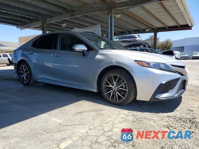 Czwarte zdjęcie samochodu z boku: 2023 TOYOTA CAMRY SE VIN:4T1G11AK7PU729659 - miniatura