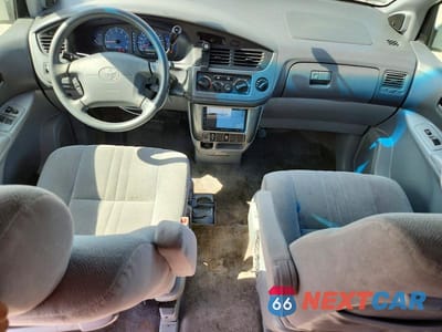 Zdjęcie 8 z 13 samochodu: 2003 TOYOTA SIENNA LE VIN:4T3ZF13C53U533043 - miniatura