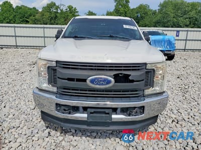Piąte zdjęcie samochodu w środku: 2017 FORD F250 SUPER DUTY VIN:1FT7W2B62HEF22718 - miniatura