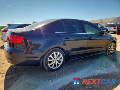 Trzecie zdjęcie samochodu z tyłu: 2013 VOLKSWAGEN JETTA SE VIN:3VWDP7AJ1DM397070 - miniatura
