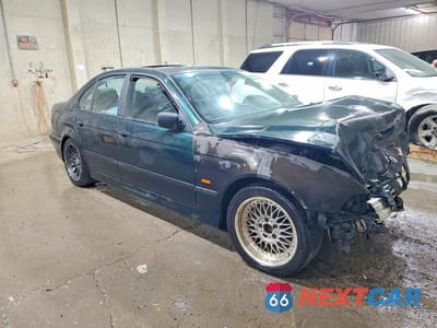 Czwarte zdjęcie samochodu z boku: 2000 BMW 528 I AUTOMATIC VIN:WBADM6342YGU13867 - miniatura