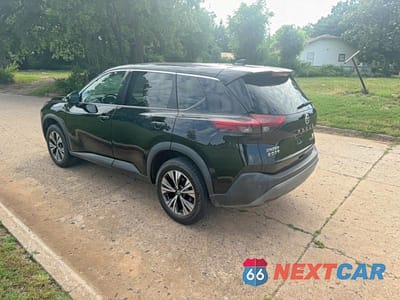 Trzecie zdjęcie samochodu z tyłu: 2021 NISSAN ROGUE SV VIN:5N1AT3BB2MC767330 - miniatura