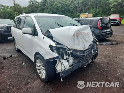 Czwarte zdjęcie samochodu z boku: 2013 TOYOTA SIENNA LE VIN:5TDJK3DC1DS056729 - miniatura