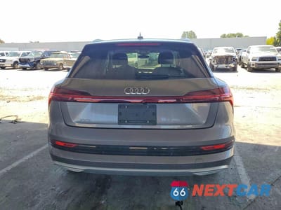 Zdjęcie 6 z 13 samochodu: 2019 AUDI E-TRON PREMIUM PLUS VIN:WA1LAAGE4KB005916 - miniatura