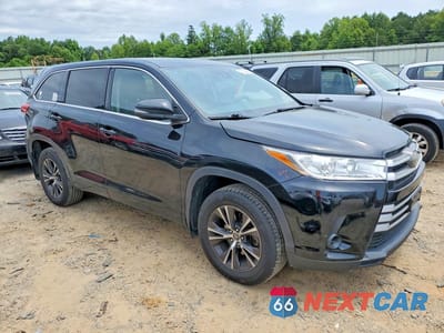 Czwarte zdjęcie samochodu z boku: 2018 TOYOTA HIGHLANDER LE VIN:5TDBZRFH8JS817683 - miniatura